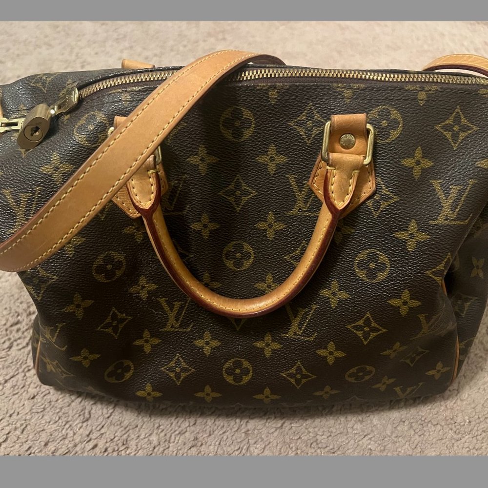 Louis Vuitton speedy bag